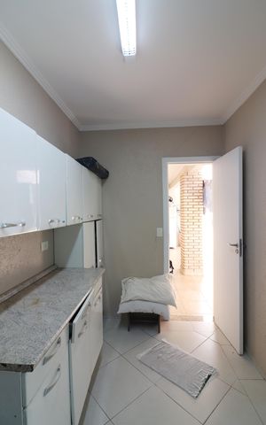 Casa à venda com 350m², 4 quartos e 8 vagasQuarto de Serviço