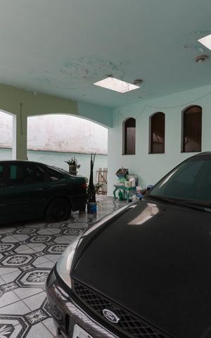 Casa à venda com 500m², 4 quartos e 2 vagas Casa à venda com 500m², 4 quartos e 2 vagasGaragem