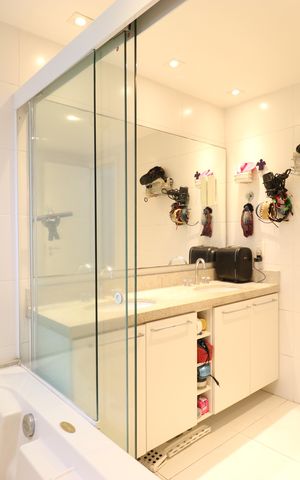 Apartamento à venda com 252m², 4 quartos e 4 vagasBanheiro da Suíte 2