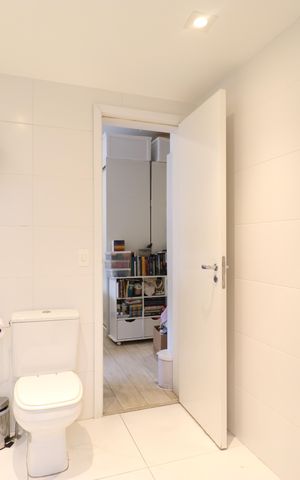 Apartamento à venda com 252m², 4 quartos e 4 vagasBanheiro da Suíte 2