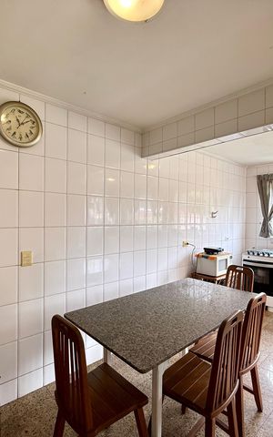 Casa à venda com 350m², 3 quartos e 4 vagas Casa à venda com 350m², 3 quartos e 4 vagasCozinha
