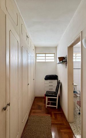 Casa à venda com 350m², 3 quartos e 4 vagas Casa à venda com 350m², 3 quartos e 4 vagasCloset Suíte 1