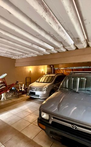 Casa à venda com 350m², 3 quartos e 4 vagas Casa à venda com 350m², 3 quartos e 4 vagasGaragem