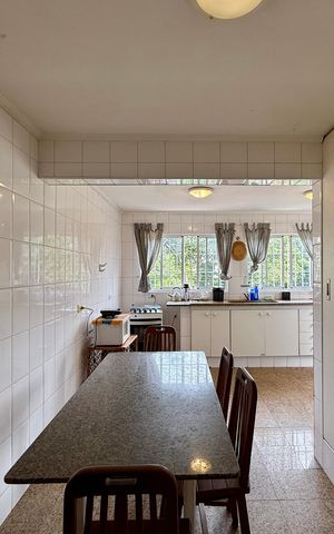 Casa à venda com 350m², 3 quartos e 4 vagas Casa à venda com 350m², 3 quartos e 4 vagasCozinha