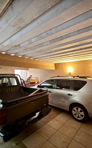 Casa à venda com 350m², 3 quartos e 4 vagas Casa à venda com 350m², 3 quartos e 4 vagasGaragem