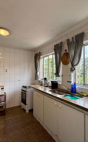 Casa à venda com 350m², 3 quartos e 4 vagas Casa à venda com 350m², 3 quartos e 4 vagasCozinha