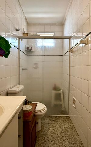 Casa à venda com 350m², 3 quartos e 4 vagas Casa à venda com 350m², 3 quartos e 4 vagasBanheiro Suíte 2