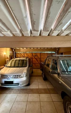 Casa à venda com 350m², 3 quartos e 4 vagas Casa à venda com 350m², 3 quartos e 4 vagasGaragem