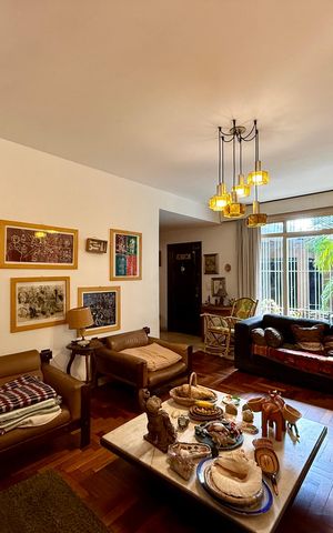 Casa à venda com 350m², 3 quartos e 4 vagas Casa à venda com 350m², 3 quartos e 4 vagasSala