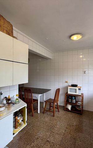 Casa à venda com 350m², 3 quartos e 4 vagas Casa à venda com 350m², 3 quartos e 4 vagasCozinha