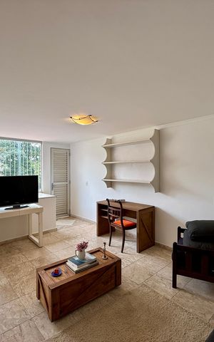Casa à venda com 350m², 3 quartos e 4 vagas Casa à venda com 350m², 3 quartos e 4 vagasEdícula