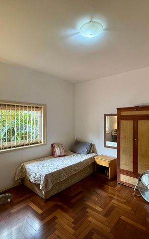 Casa à venda com 350m², 3 quartos e 4 vagas Casa à venda com 350m², 3 quartos e 4 vagasQuarto 3