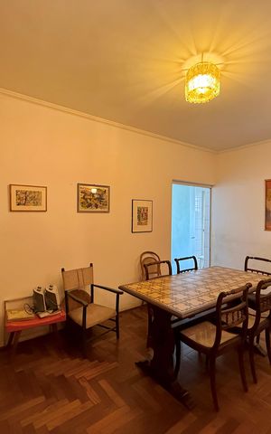 Casa à venda com 350m², 3 quartos e 4 vagas Casa à venda com 350m², 3 quartos e 4 vagasSala