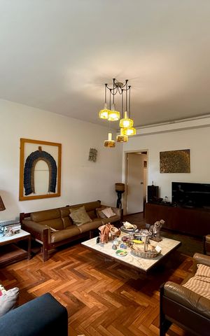 Casa à venda com 350m², 3 quartos e 4 vagas Casa à venda com 350m², 3 quartos e 4 vagasSala