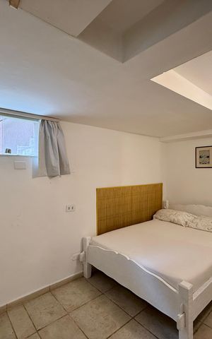 Casa à venda com 350m², 3 quartos e 4 vagas Casa à venda com 350m², 3 quartos e 4 vagasEdícula