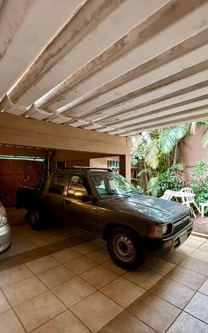 Casa à venda com 350m², 3 quartos e 4 vagas Casa à venda com 350m², 3 quartos e 4 vagasGaragem