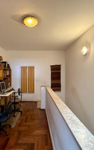 Casa à venda com 350m², 3 quartos e 4 vagas Casa à venda com 350m², 3 quartos e 4 vagasCorredor Quartos