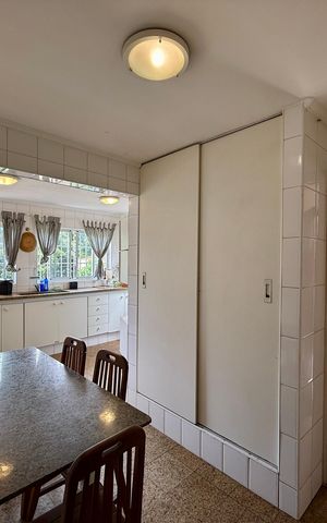 Casa à venda com 350m², 3 quartos e 4 vagas Casa à venda com 350m², 3 quartos e 4 vagasCozinha