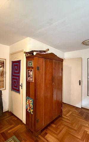 Casa à venda com 350m², 3 quartos e 4 vagas Casa à venda com 350m², 3 quartos e 4 vagasEscritório