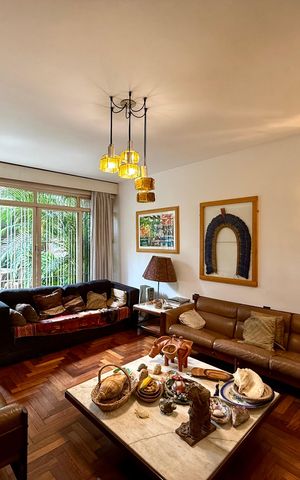 Casa à venda com 350m², 3 quartos e 4 vagas Casa à venda com 350m², 3 quartos e 4 vagasSala