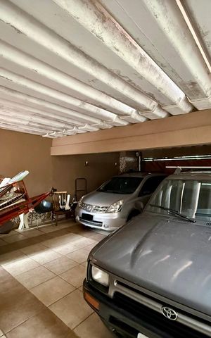 Casa à venda com 350m², 3 quartos e 4 vagas Casa à venda com 350m², 3 quartos e 4 vagasGaragem