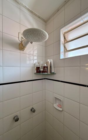 Casa à venda com 350m², 3 quartos e 4 vagas Casa à venda com 350m², 3 quartos e 4 vagasBanheiro Suíte 2