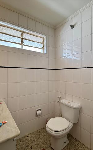 Casa à venda com 350m², 3 quartos e 4 vagas Casa à venda com 350m², 3 quartos e 4 vagasBanheiro Suíte 1