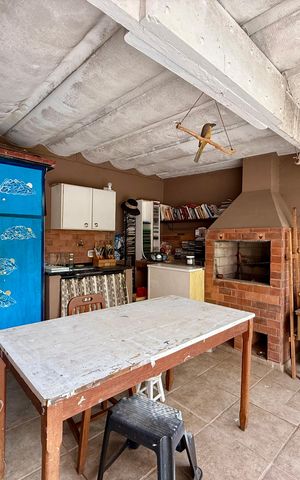 Casa à venda com 350m², 3 quartos e 4 vagas Casa à venda com 350m², 3 quartos e 4 vagasChurrasqueira