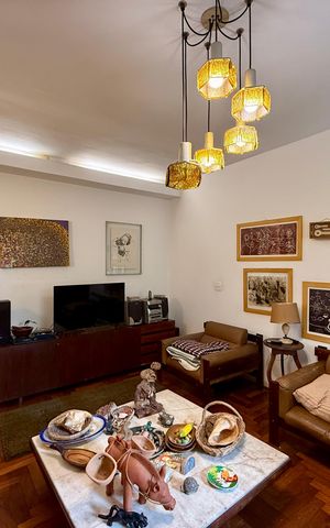 Casa à venda com 350m², 3 quartos e 4 vagas Casa à venda com 350m², 3 quartos e 4 vagasSala