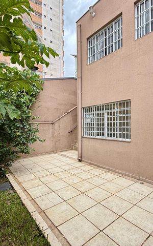 Casa à venda com 350m², 3 quartos e 4 vagas Casa à venda com 350m², 3 quartos e 4 vagasQuintal