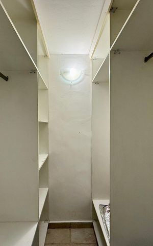 Casa à venda com 350m², 3 quartos e 4 vagas Casa à venda com 350m², 3 quartos e 4 vagasEdícula