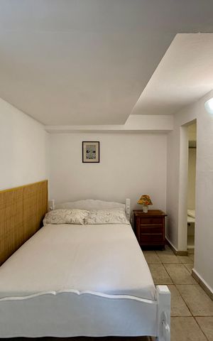 Casa à venda com 350m², 3 quartos e 4 vagas Casa à venda com 350m², 3 quartos e 4 vagasEdícula