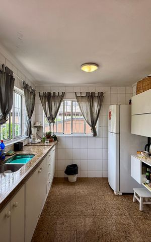 Casa à venda com 350m², 3 quartos e 4 vagas Casa à venda com 350m², 3 quartos e 4 vagasCozinha