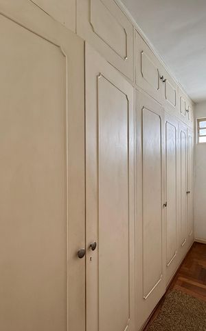 Casa à venda com 350m², 3 quartos e 4 vagas Casa à venda com 350m², 3 quartos e 4 vagasCloset Suíte 1