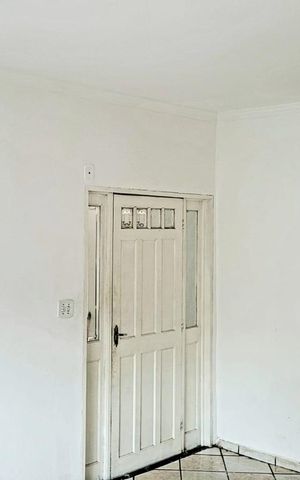 Casa à venda com 100m², 2 quartos e 4 vagas Casa à venda com 100m², 2 quartos e 4 vagasSala