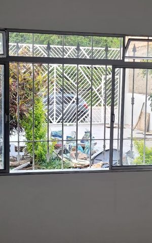 Casa à venda com 100m², 2 quartos e 4 vagas Casa à venda com 100m², 2 quartos e 4 vagasSala