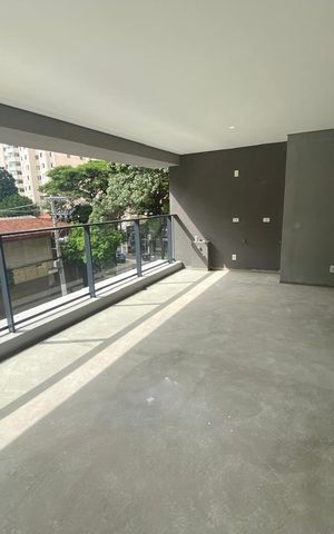 Apartamento à venda com 189m², 4 quartos e 3 vagas Apartamento à venda com 189m², 4 quartos e 3 vagasSacada