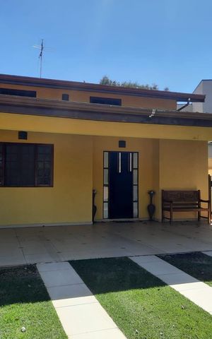 Casa à venda com 212m², 3 quartos e 4 vagas Casa à venda com 212m², 3 quartos e 4 vagasFachada