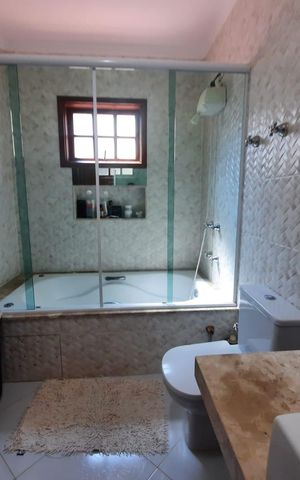 Casa à venda com 212m², 3 quartos e 4 vagas Casa à venda com 212m², 3 quartos e 4 vagasBanheiro