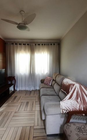 Casa à venda com 212m², 3 quartos e 4 vagas Casa à venda com 212m², 3 quartos e 4 vagasSala