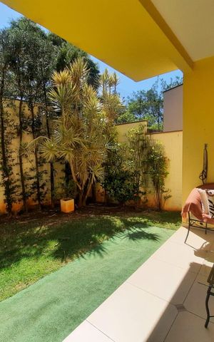 Casa à venda com 212m², 3 quartos e 4 vagas Casa à venda com 212m², 3 quartos e 4 vagasVaranda