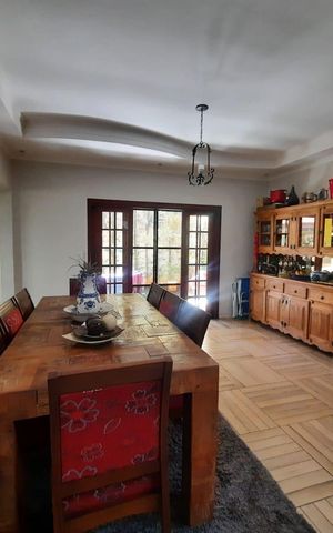 Casa à venda com 212m², 3 quartos e 4 vagas Casa à venda com 212m², 3 quartos e 4 vagasSala de jantar