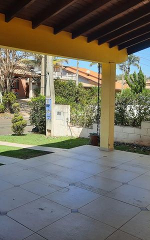 Casa à venda com 212m², 3 quartos e 4 vagas Casa à venda com 212m², 3 quartos e 4 vagasVaranda
