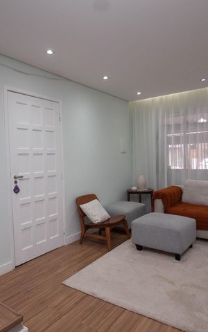 Casa à venda com 130m², 3 quartos e 2 vagas Casa à venda com 130m², 3 quartos e 2 vagasSala