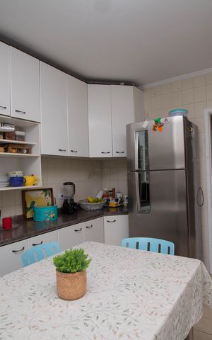 Casa à venda com 130m², 3 quartos e 2 vagas Casa à venda com 130m², 3 quartos e 2 vagasCozinha