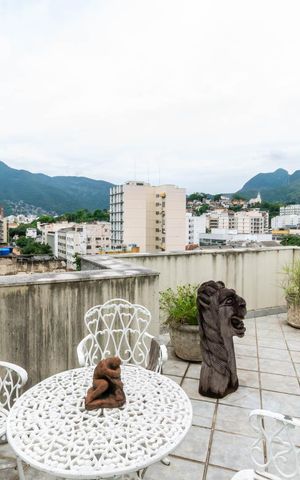 Apartamento à venda com 166m², 4 quartos e sem vagaVaranda