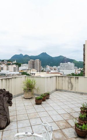 Apartamento à venda com 166m², 4 quartos e sem vagaVaranda
