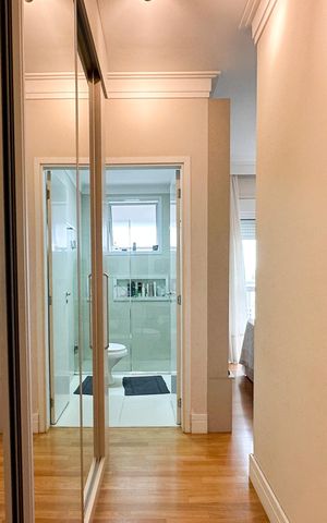 Apartamento à venda com 127m², 3 quartos e 2 vagas Apartamento à venda com 127m², 3 quartos e 2 vagasCloset da suíte 2