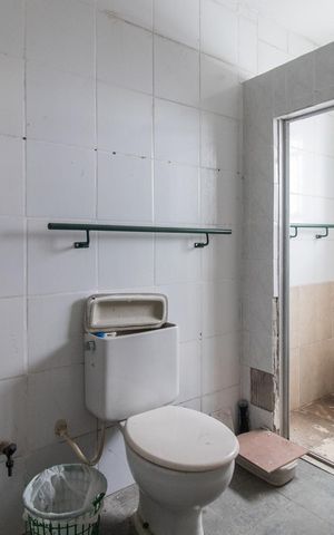 Casa à venda com 298m², 6 quartos e 4 vagasBanheiro - Casa 1