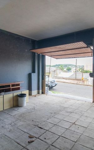 Casa à venda com 298m², 6 quartos e 4 vagasGaragem
